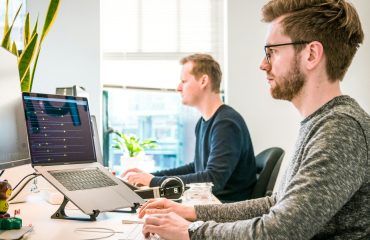 Fundamentos de SEO – imagem Imagem humanizada relacionada a Fundamentos de SEO
